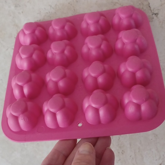 Silicone Heart Molds & Bonus Flower Ice Mold - Picture 7 of 7
